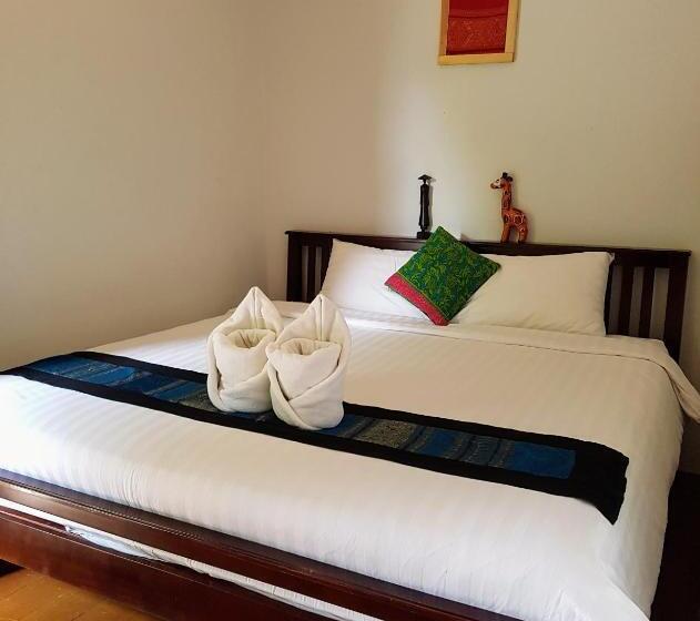 Standard room with outdoor bath, Niwas Ayutthaya