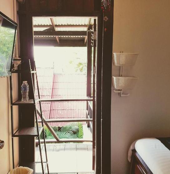 غرفة قياسية مع حمام خارجي, Niwas Ayutthaya