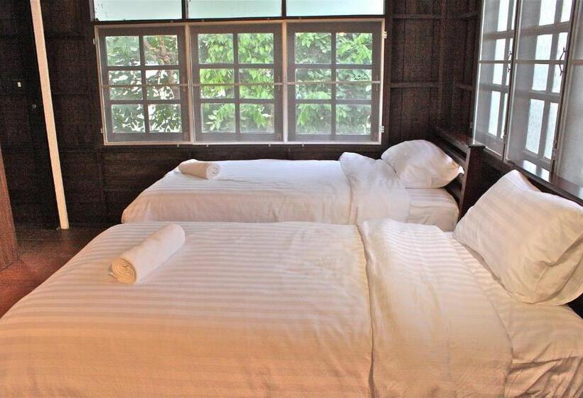 غرفة سوبيريور, Niwas Ayutthaya