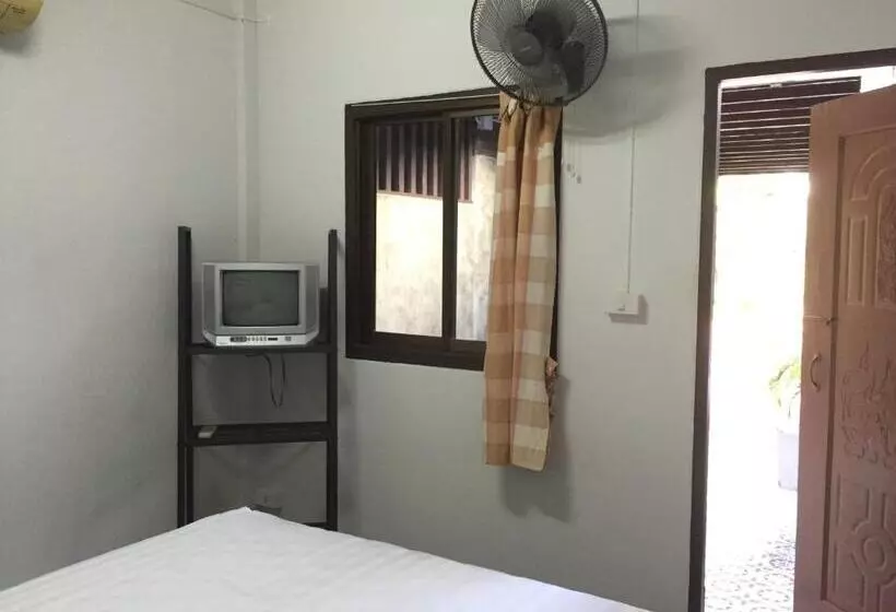 اتاق اکونومی, Niwas Ayutthaya