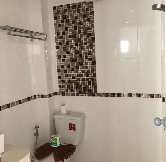 Habitació Economy, Pranee Amata