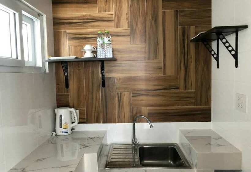 Habitació Economy, Pranee Amata