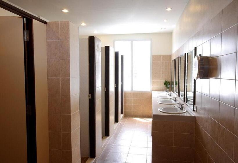 اتاق استاندارد سه نفره, Lub Sbuy Hostel