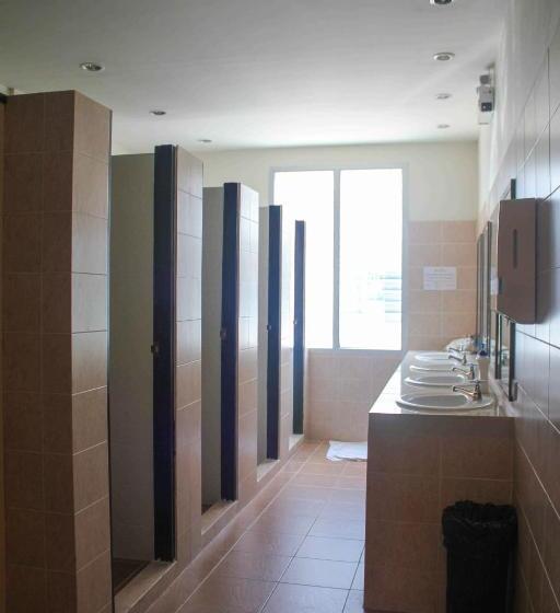 اتاق استاندارد سه نفره, Lub Sbuy Hostel