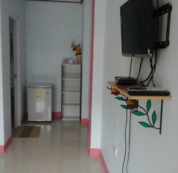 غرفة قياسية مزوَّدة بتراس, Samed Thanee