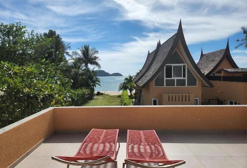 اتاق لوکس با بالکن و چشم‌انداز دریا, Siam Royal View Resort Apartments