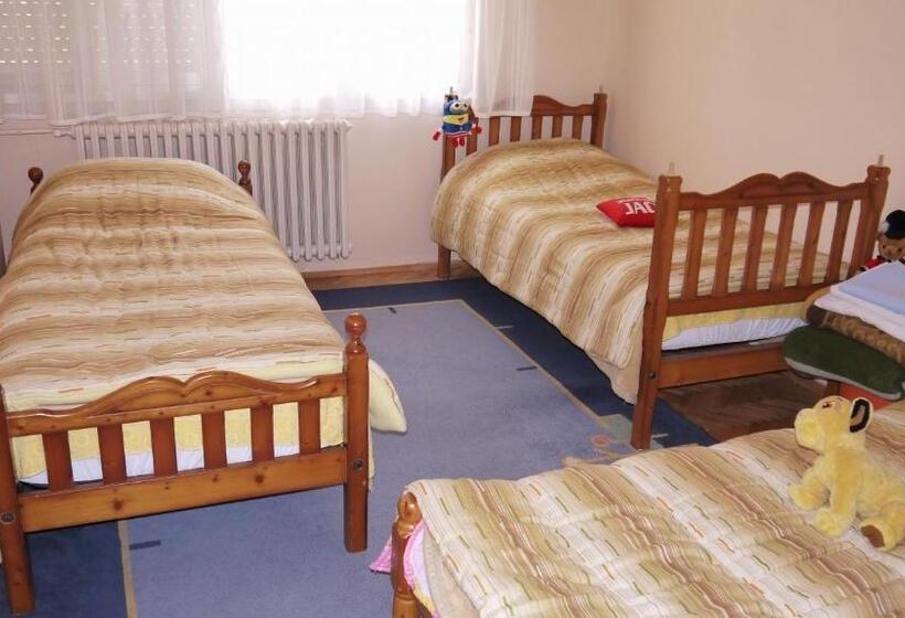 اتاق خانوادگی, Villa Lola & Nikola