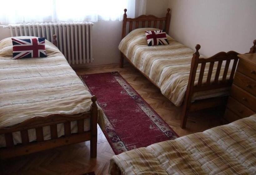 اتاق خانوادگی, Villa Lola & Nikola