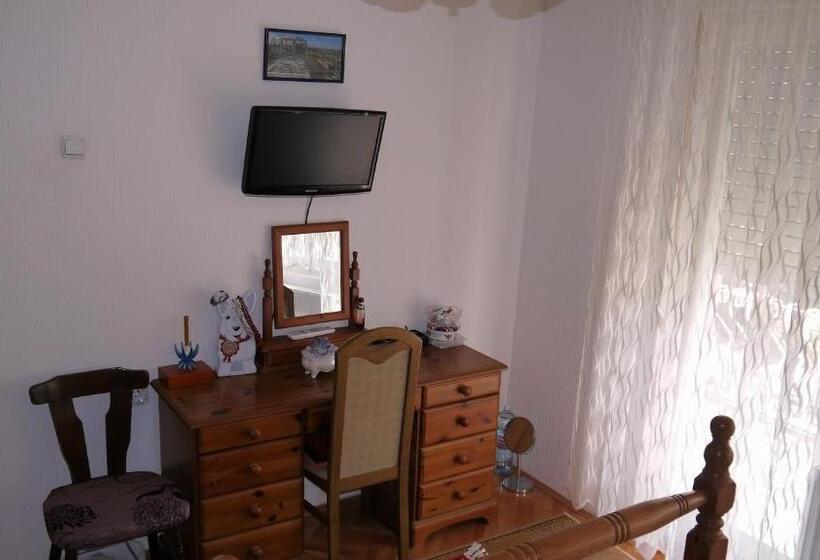 اتاق استاندارد سه تخته با بالکن, Villa Lola & Nikola