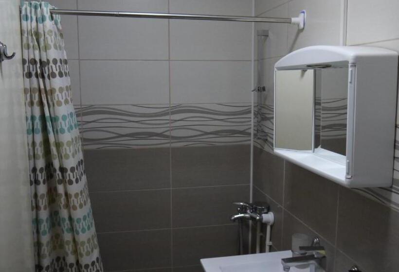 اتاق استاندارد سه تخته با بالکن, Villa Lola & Nikola