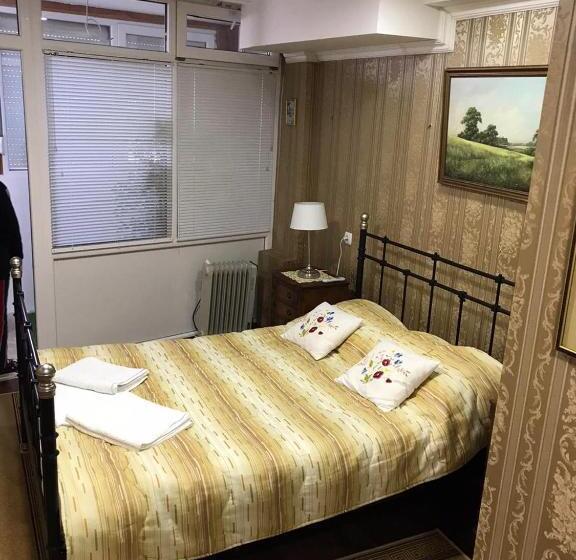 اتاق لوکس, Villa Lola & Nikola