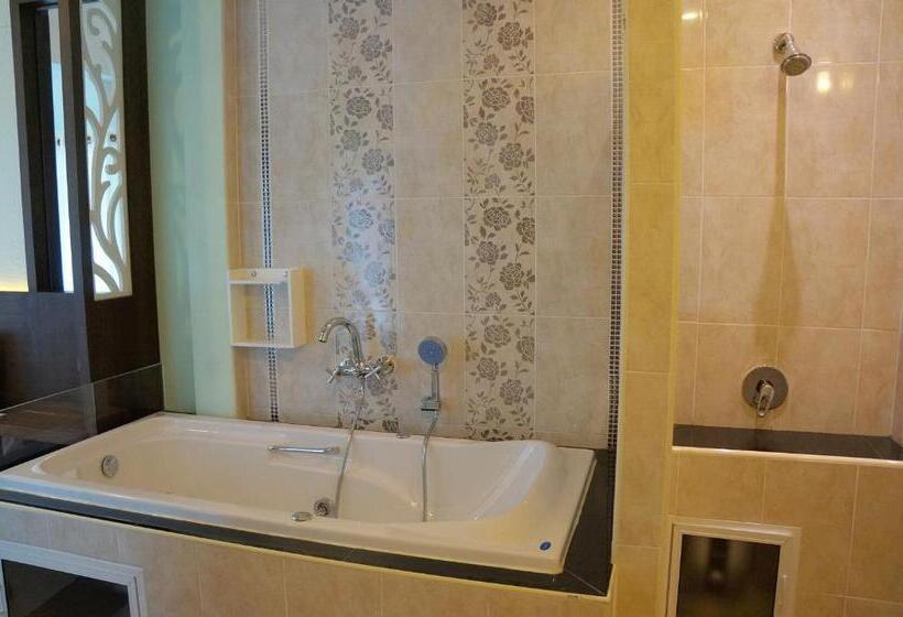 Люкс с гидромассажем, Chanpraya Resort