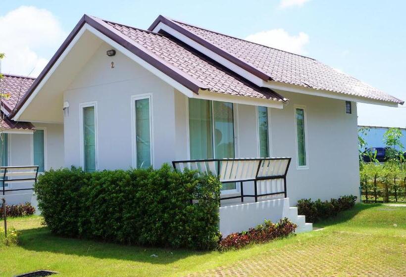 جناح مزود بجاكوزى, Chanpraya Resort