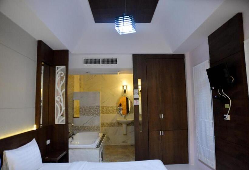 جناح مزود بجاكوزى, Chanpraya Resort