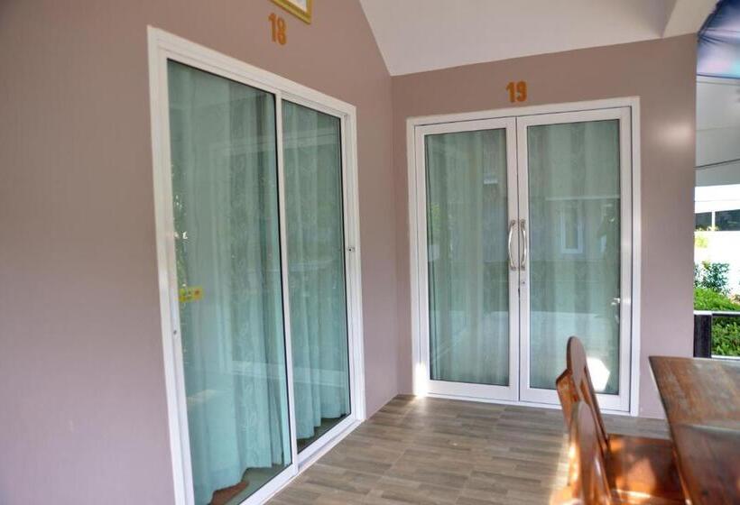 غرفة قياسية رباعية, Chanpraya Resort