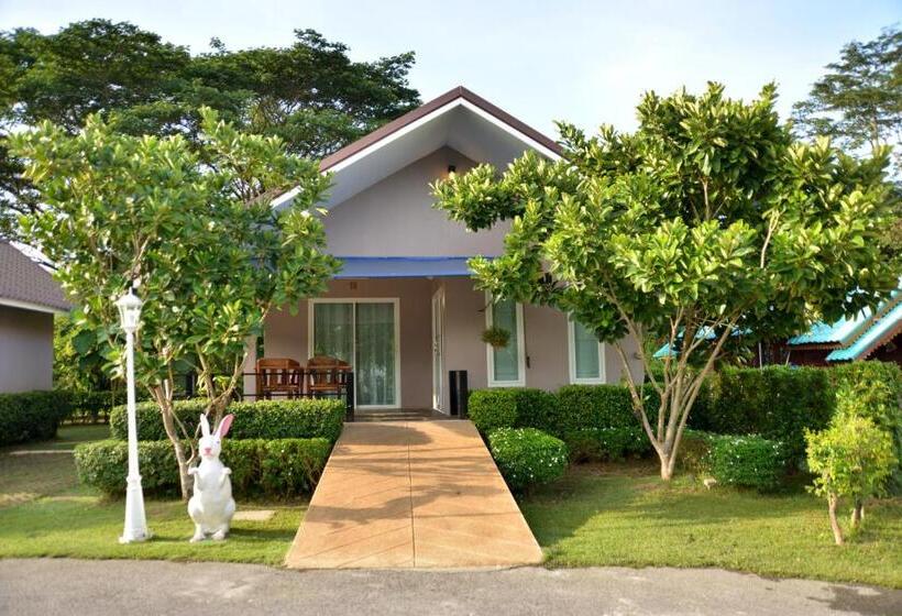 اتاق استاندارد چهار تخته, Chanpraya Resort
