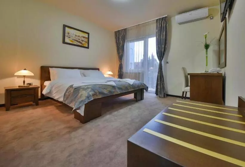 اتاق لوکس با بالکن, Garni Hotel Central Lux