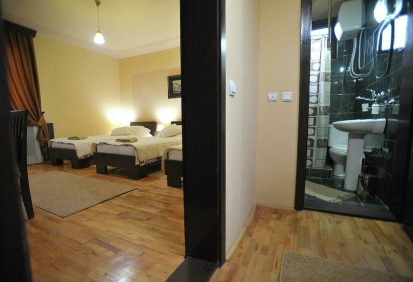 اتاق استاندارد سه نفره, Garni Hotel City