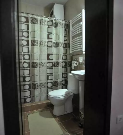 اتاق استاندارد سه نفره, Garni Hotel City