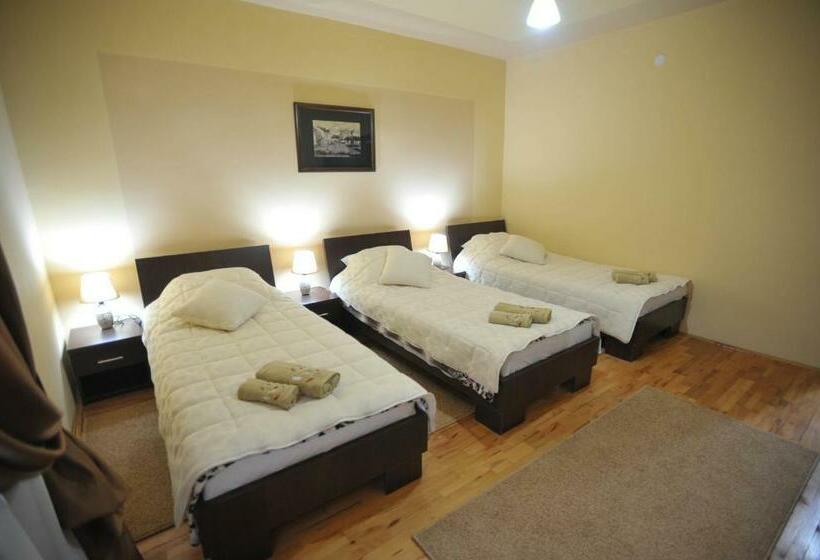 اتاق استاندارد سه نفره, Garni Hotel City