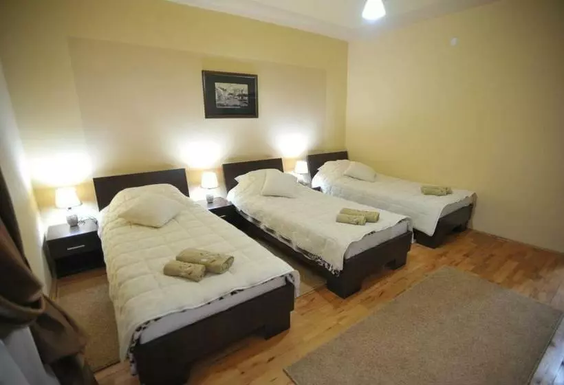 اتاق استاندارد سه نفره, Garni Hotel City