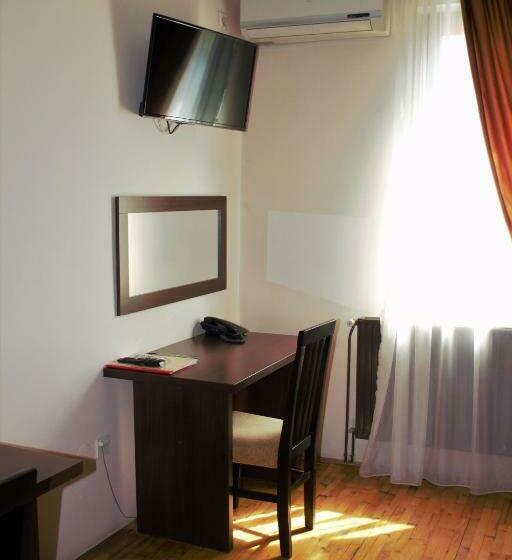 اتاق استاندارد سه نفره, Garni Hotel City