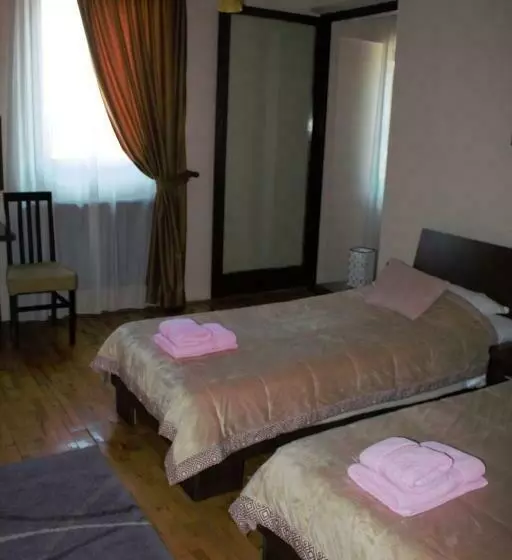 اتاق خانوادگی, Garni Hotel City