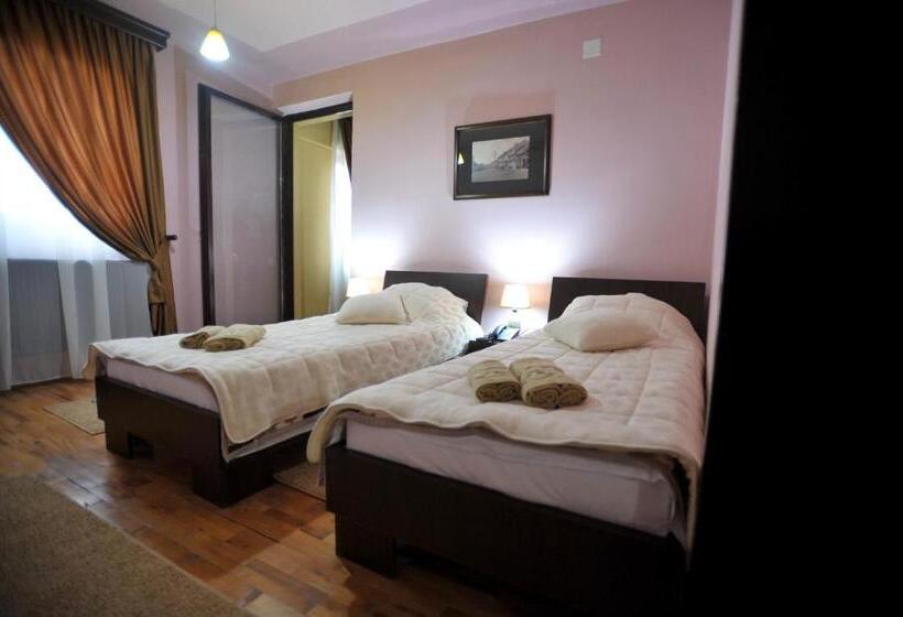 اتاق خانوادگی, Garni Hotel City