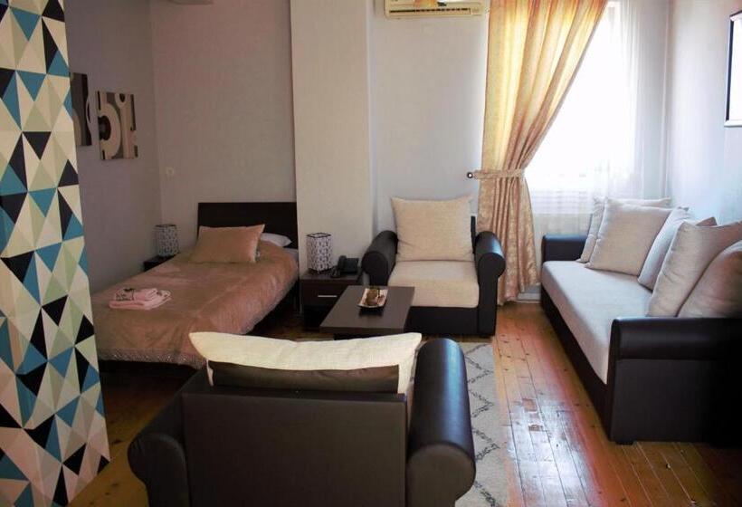 سوئیت کلاسیک, Garni Hotel City