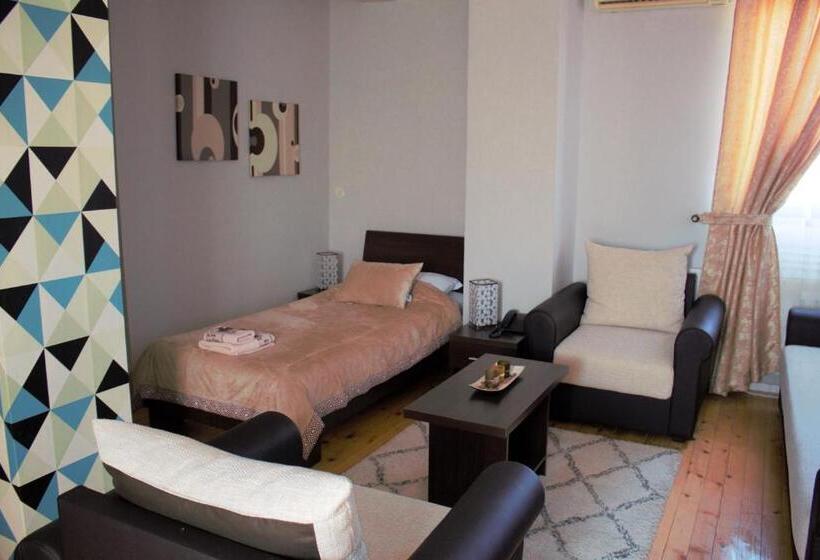 سوئیت کلاسیک, Garni Hotel City