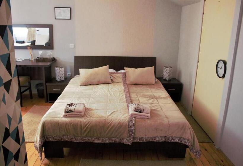 سوئیت کلاسیک, Garni Hotel City