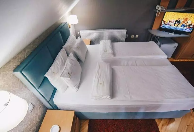Standard Triple Room with Terrace, Garni Hotel Radović