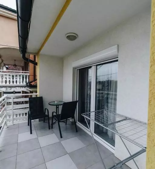 آپارتمان 1 خوابه با تراس, Garni Hotel Radović