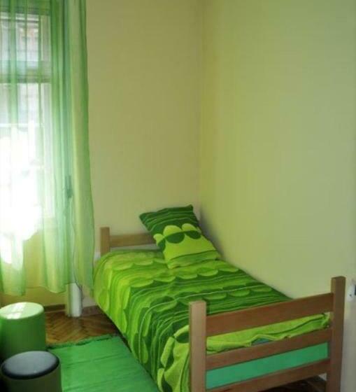 اتاق استاندارد یک تخته با سرویس بهداشتی مشترک, Habitat Hostel