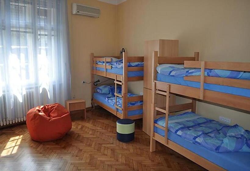 تختخواب در اتاق مشترک, Habitat Hostel