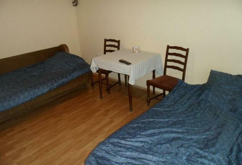 اتاق استاندارد با سرویس بهداشتی مشترک, Hostel Olimpik