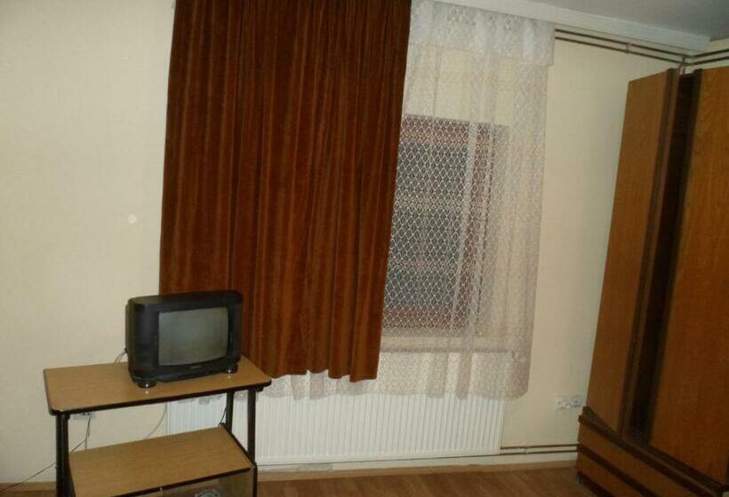 اتاق استاندارد با سرویس بهداشتی مشترک, Hostel Olimpik