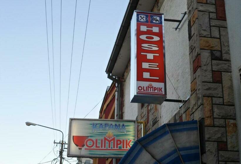 اتاق استاندارد سه تخته با سرویس بهداشتی مشترک, Hostel Olimpik