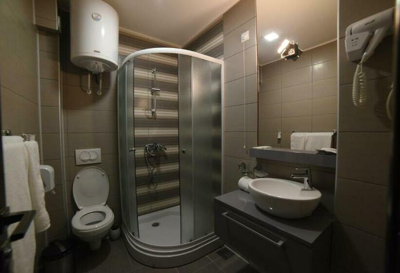 コンフォートルーム, Bavka