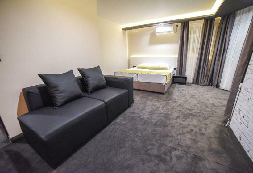 スタンダードトリプルルーム, Bavka