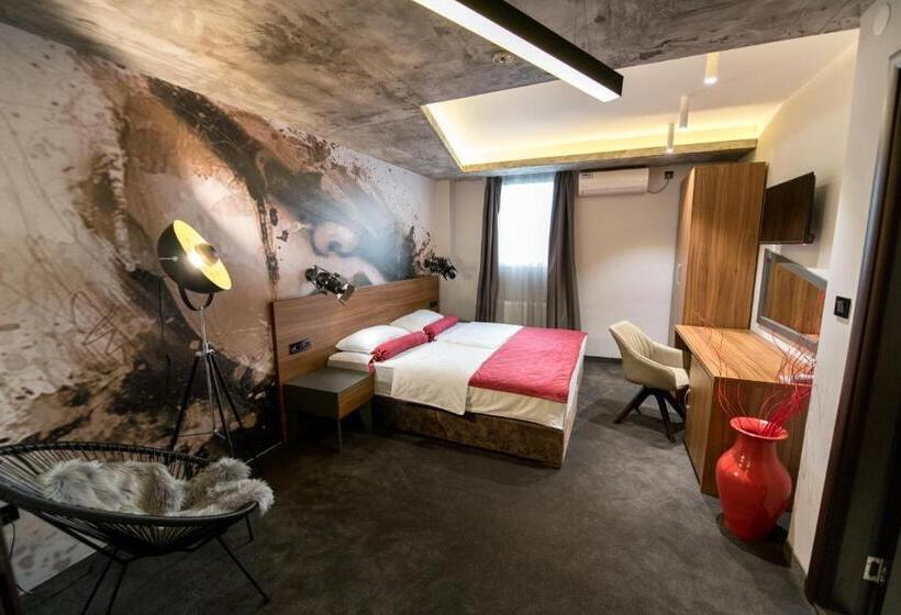 コンフォートルーム, Bavka