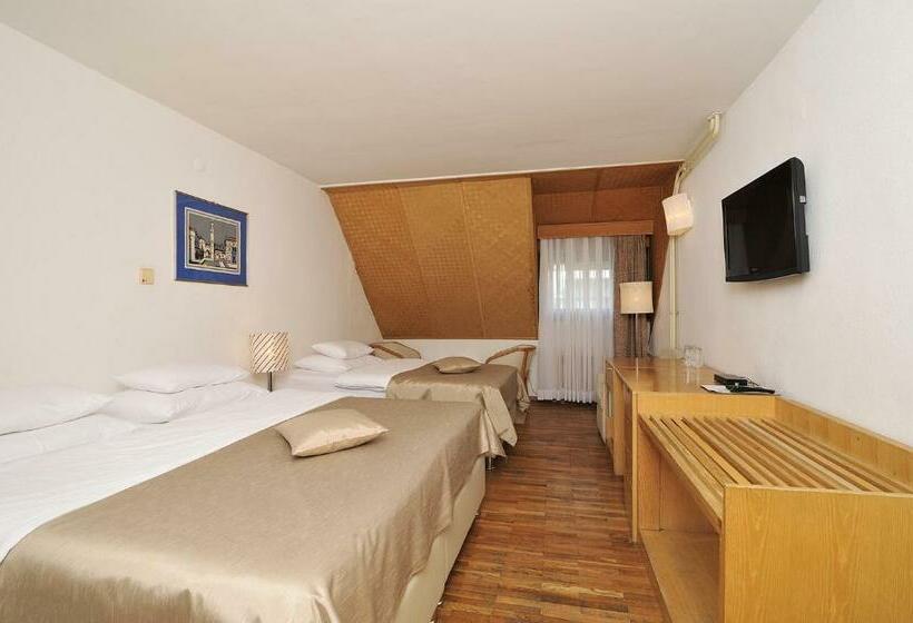 اتاق خانوادگی, Club A Kopaonik