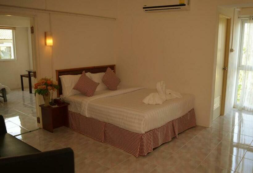 Habitació Familiar Comunicada, De Ratt