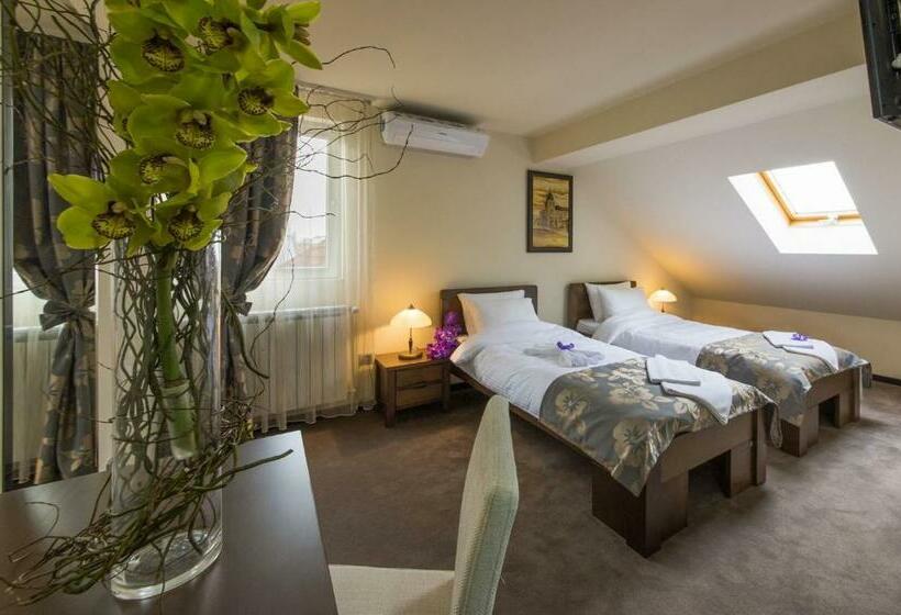 اتاق کلاسیک سه تخته, Garni Hotel Central Lux