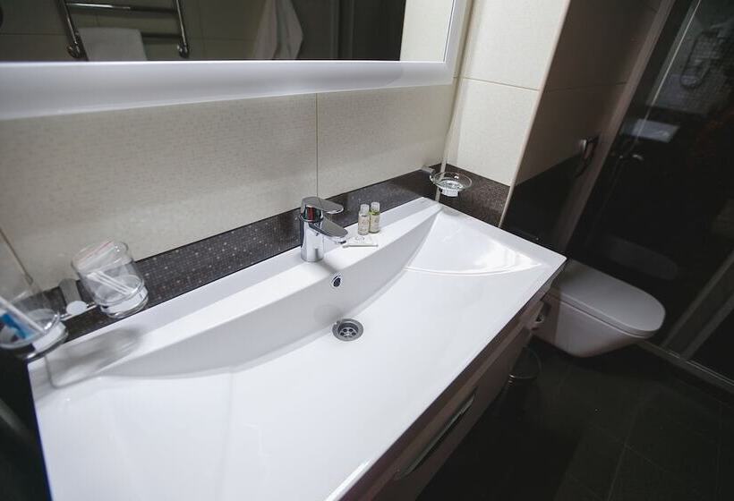 스탠다드 룸, Kavkazskaya Plennitsa