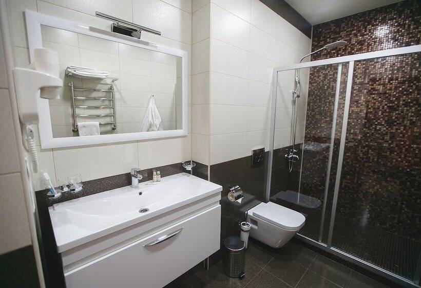 스탠다드 룸, Kavkazskaya Plennitsa