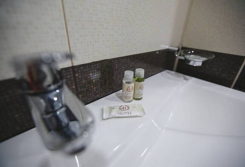 스탠다드 룸, Kavkazskaya Plennitsa