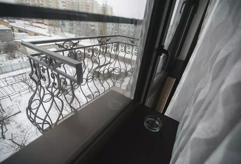 スイート, Kavkazskaya Plennitsa