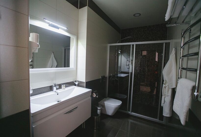 스탠다드 룸, Kavkazskaya Plennitsa