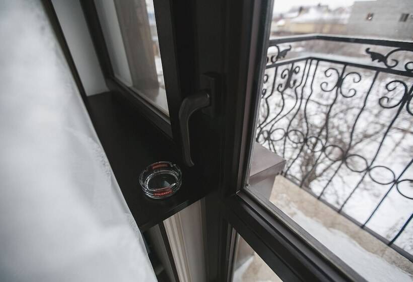 스탠다드 룸, Kavkazskaya Plennitsa